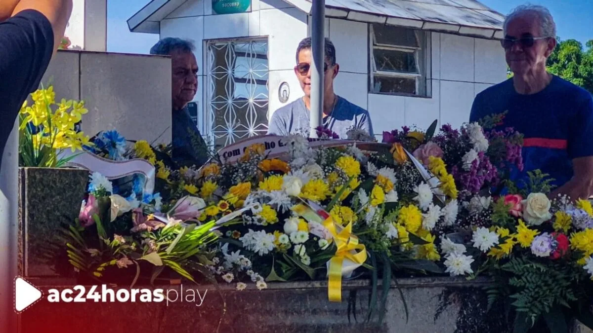 Último adeus a Ayres Rocha: familiares e amigos se despedem do jornalista