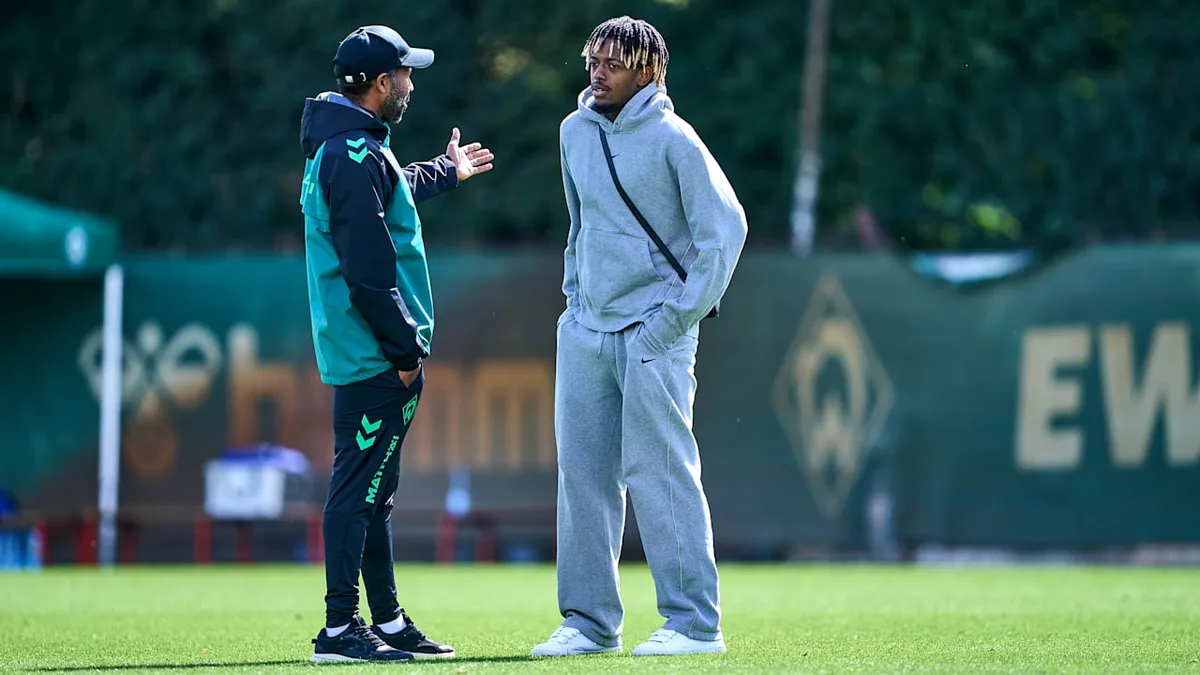 Nach Pokal-Enttäuschung - Mbangula muss bei Werder-Trainer nachsitzen