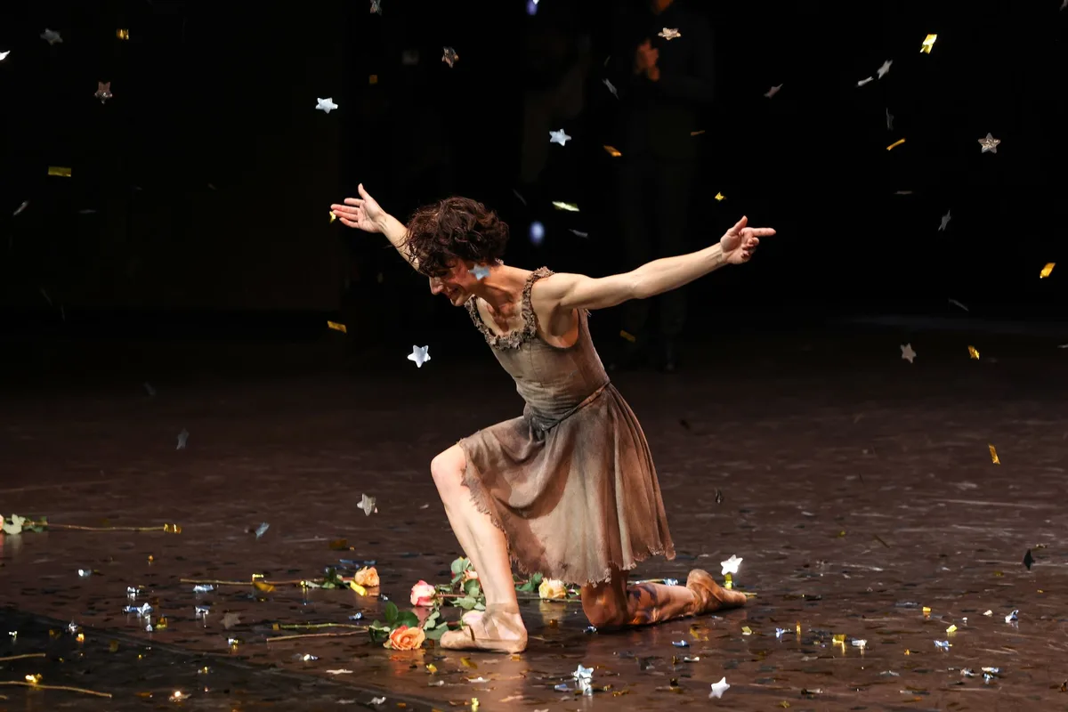 Dorothée Gilbert tire sa révérence à l’Opéra de Paris sous une pluie d’étoiles