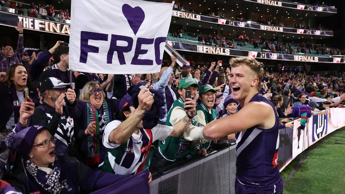 Airlines accused of gouging as Fremantle fans make way to the MCG for AFL grand final