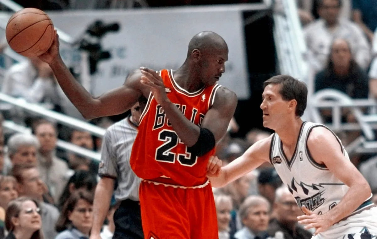 La impactante cifra por la que se vendió una icónica camiseta de Michael Jordan: es la segunda prenda deportiva más cara de la historia