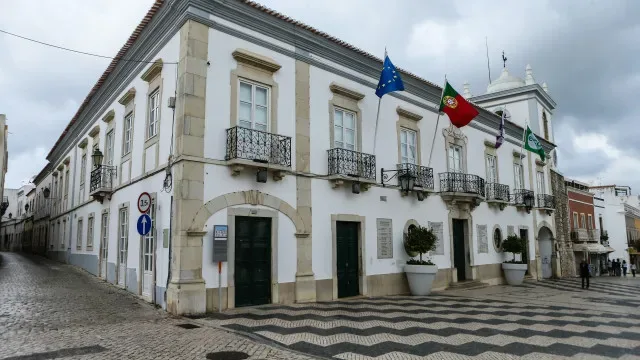 Loulé alerta para emergência habitacional e exige plano urgente