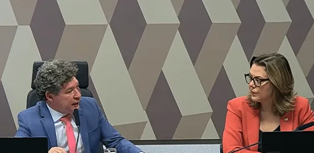 Congresso instala comissão sobre fim da taxa das blusinhas
