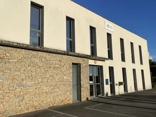 Dans le Finistère, un projectile lancé dans les locaux de France Travail provoque un début d’incendie
