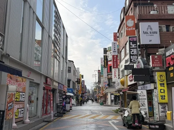 신촌 이어 건대까지 상권 붕괴…백화점 떠나고 상가엔 임대주택