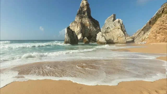 Jovem de 26 anos desaparecido na praia da Ursa em Sintra