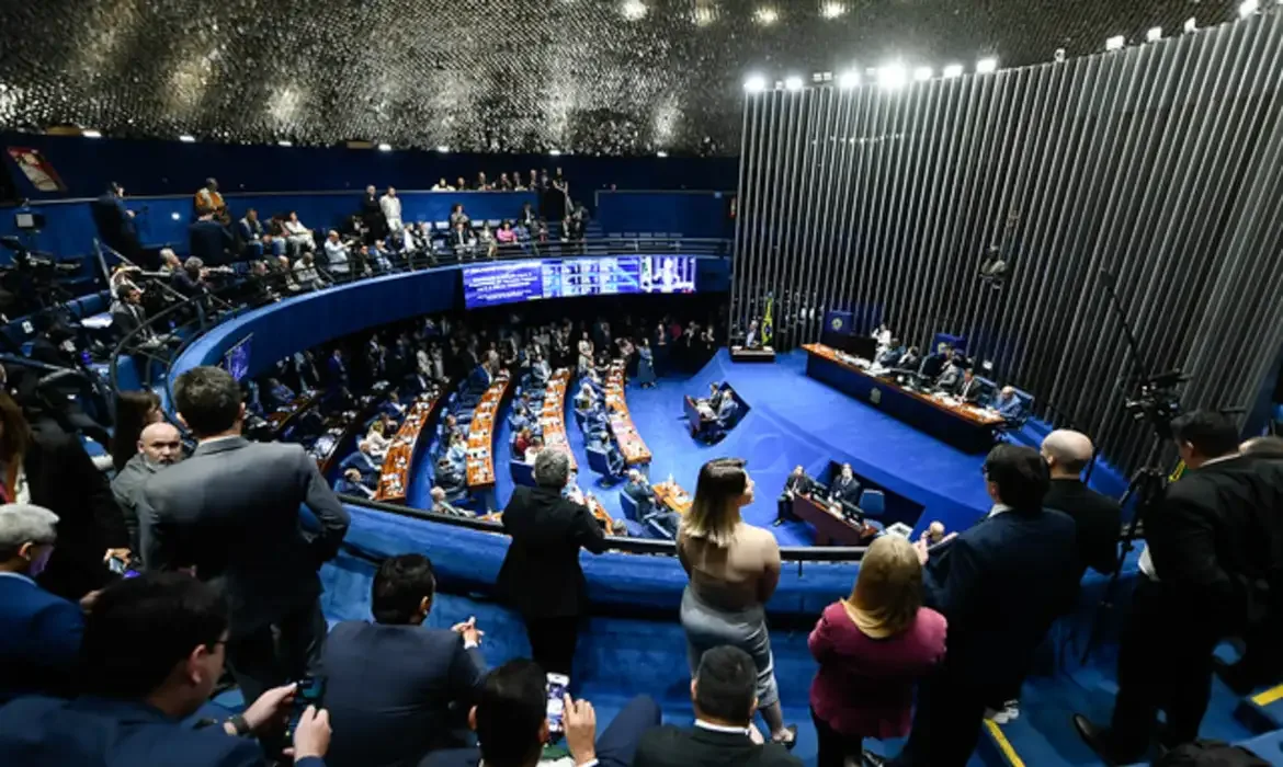 Senado vota PEC pelo fim da escala 6×1 nesta quarta-feira (14)