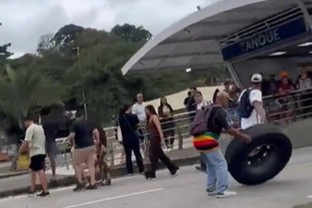 Mulher de 43 anos morre após ser atingida por roda que se desprendeu de ônibus BRT no Rio