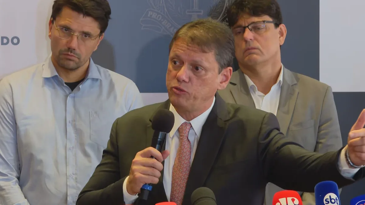 ‘Não vamos tolerar desvios’, diz Tarcísio após prisão de policiais acusados de extorsão e corrupção em SP