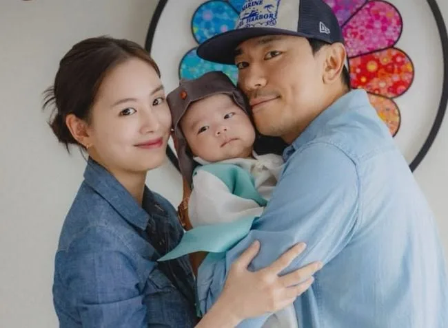 이시언♥서지승 子, 벌써 100일..단란한 가족 사진 공개