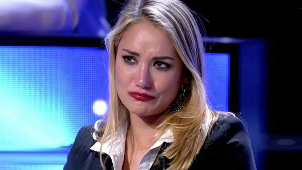 Alba Carrillo, entre lágrimas, abandona en directo el plató de 'El Sótano' y sorprende después con una confesión