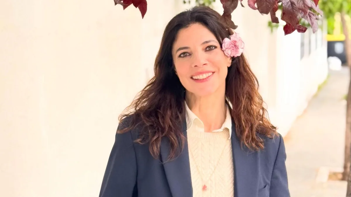 El rincón más especial de la casa de Maribel Verdú en pleno centro de Madrid: un salón con alma que demuestra que la elegancia también puede ser acogedora