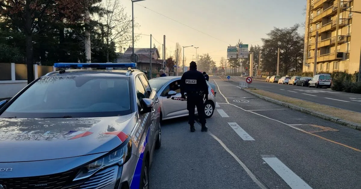 Lyon. Le Raid traque des individus cagoulés et armés, une école et une crèche confinée