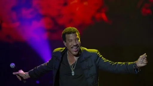 "Un peu de repos": Lionel Richie annule trois concerts en raison d'une opération du coeur