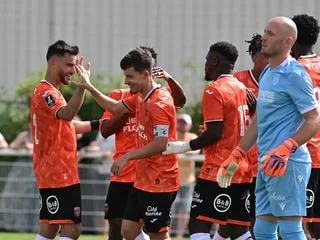 FC Lorient. Koné pour ses débuts en L1, les recrues Mbamba et Faye présents : le groupe des Merlus contre Nice