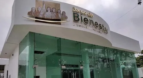 Se incendia camioneta de valores en Badiraguato, Sinaloa; transportaba remesas al Banco del Bienestar