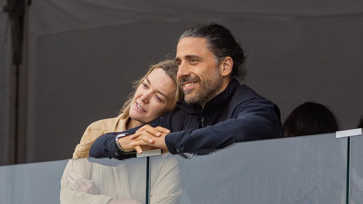 El marido de Marta Ortega confiesa cómo es convivir con la presidenta de Inditex: “Somos el yin y el yang. Yo hablo muchísimo, ella habla menos”