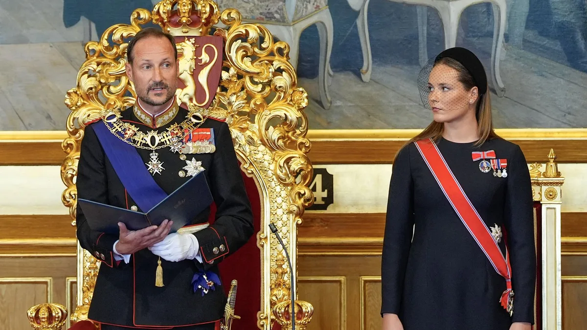 Del inesperado protagonismo de Ingrid al nuevo papel de Sverre Magnus: todas las fotos de la histórica proclamación de Haakon VIII sin Mette-Marit