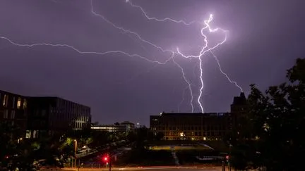 La France, deuxième pays le plus foudroyé en Europe cet été, avec près de 244 000 éclairs, selon Meteorage