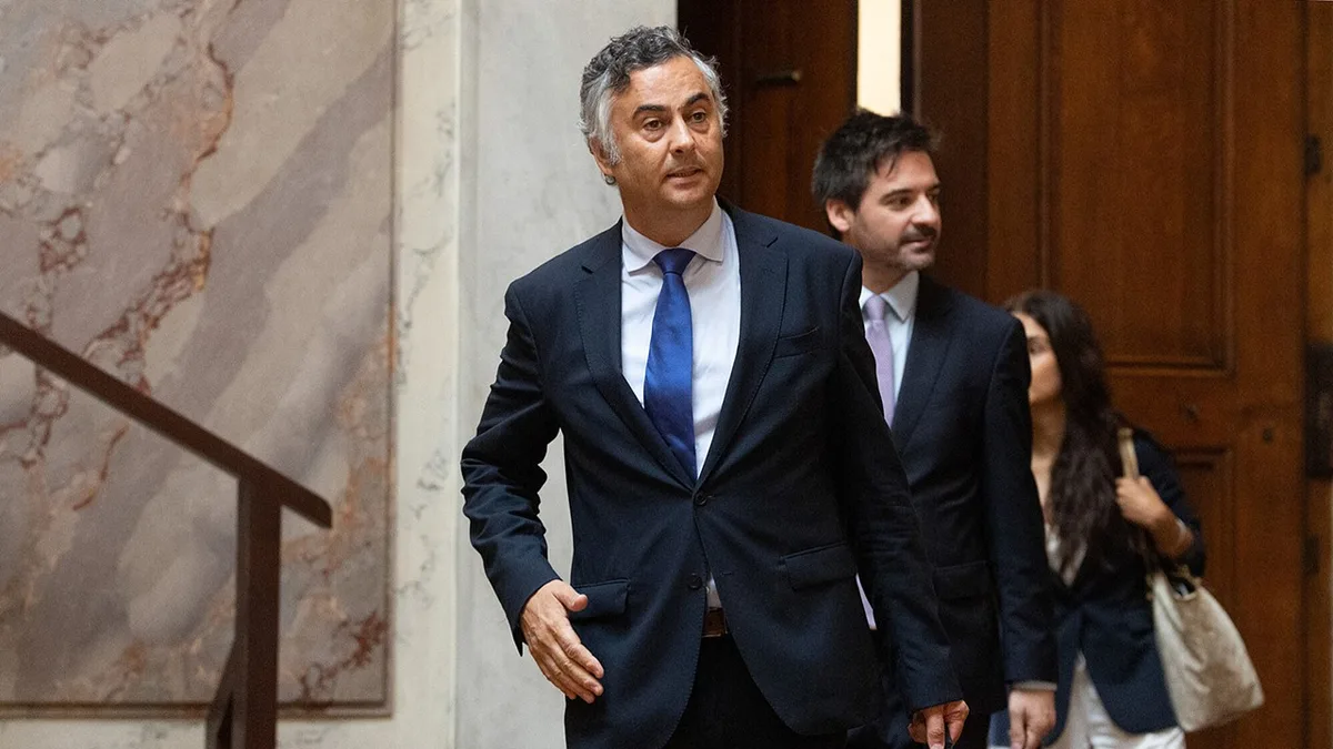 Ministro de “consciência totalmente tranquila” quanto a processo sobre exames