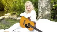 Há duas semanas, Dolly Parton convidou fãs para visitar o museu de sua vida