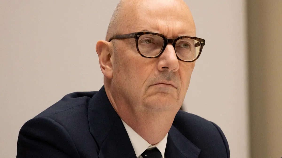 Roland Lescure ouvre la voie à une "contribution des retaites aisées" pour le prochain budget (et défend le bilan de la décennie Macron)