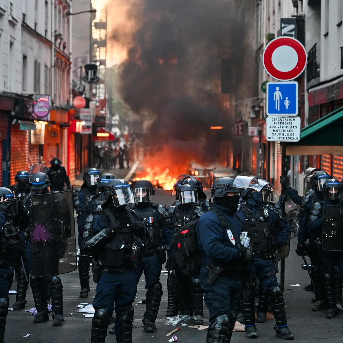 Frankreich - Erneute Ausschreitungen in Paris - Präsident Macron hält Fernsehansprache