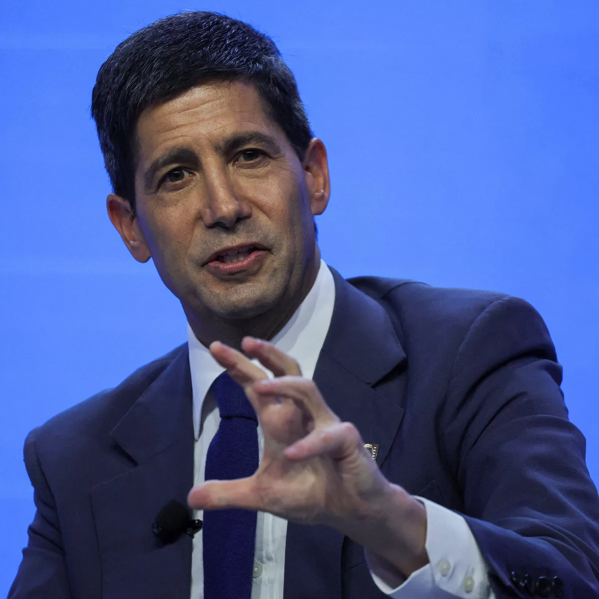 Warsh Vows Price Stability as A.I. Delivers ‘Shock’ to Economy