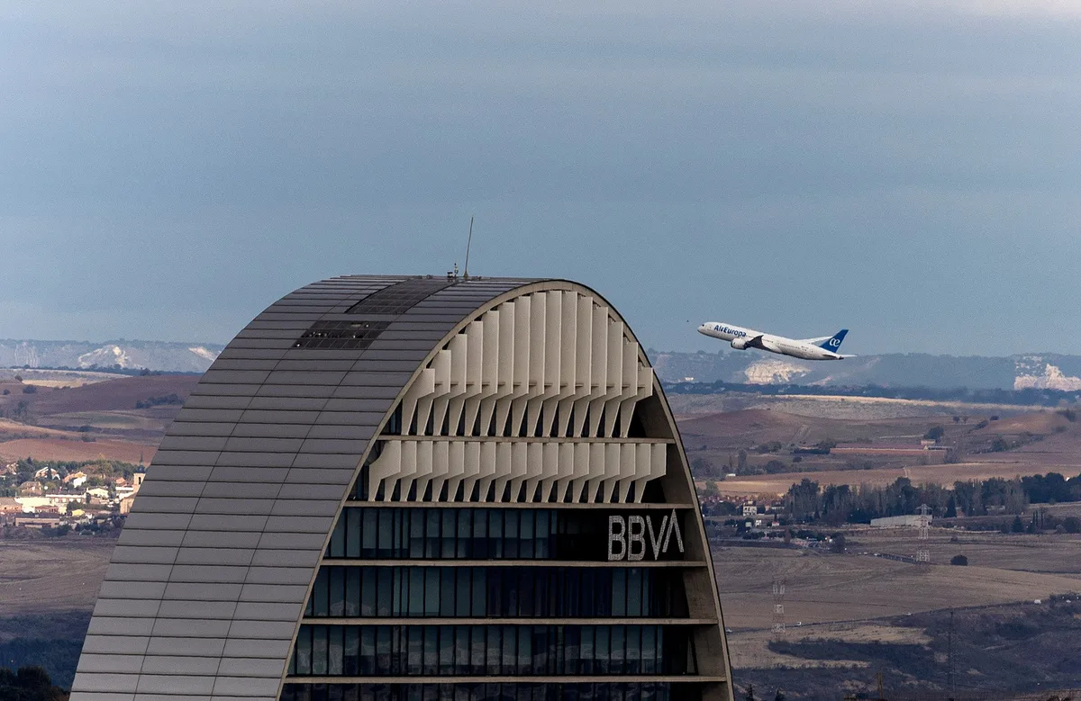 El BBVA admite un menoscabo de 767 millones en sus cuentas por la venta del 3% de Telefónica