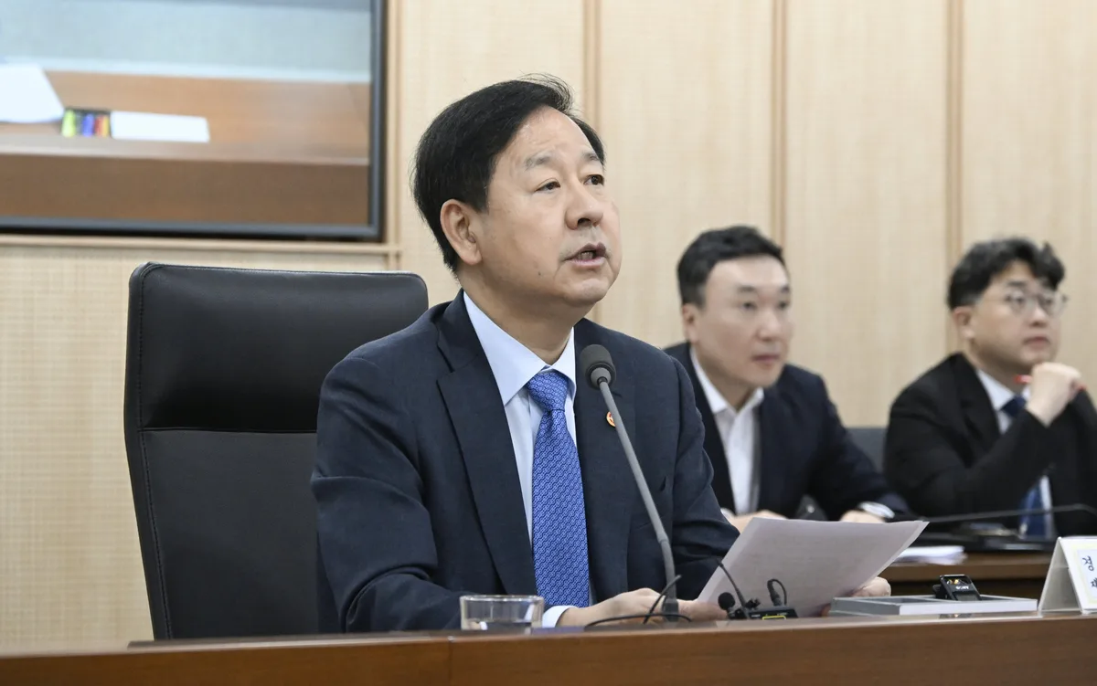 추석 귀성길 기름값 낮춘다…고속도로 주유소 L당 100원 할인