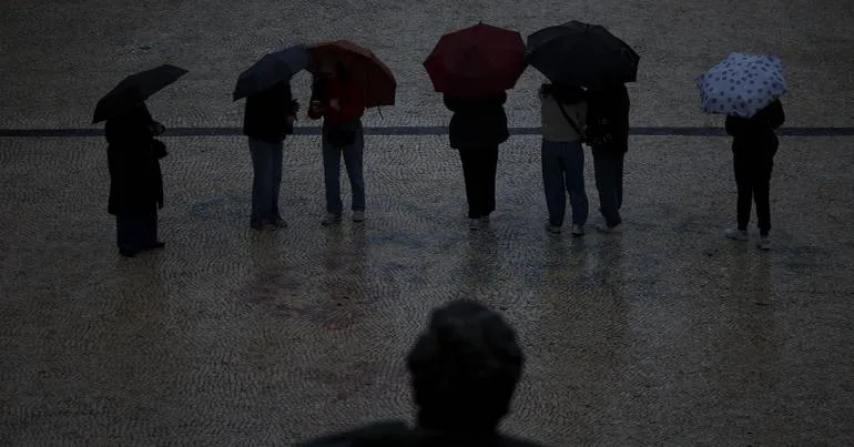Chuva. Onze distritos do continente sob aviso amarelo