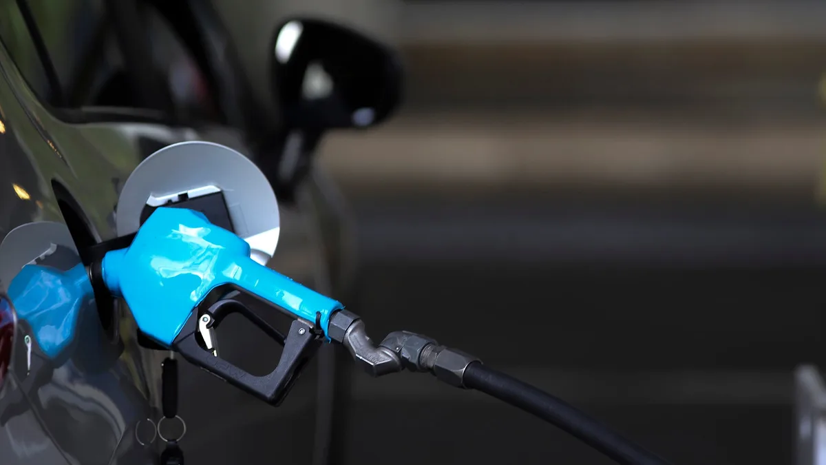 Guerra, petróleo y precio de los combustibles: cuánto aumentaron la nafta y el gasoil en la Argentina en comparación con otros países del mundo