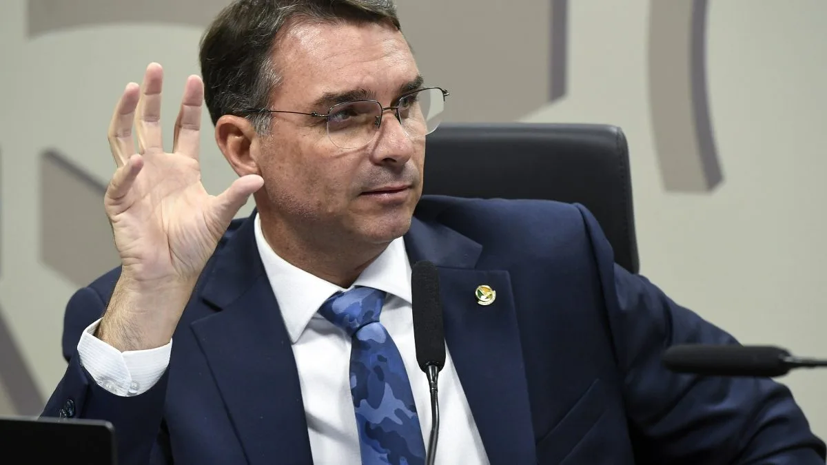Flávio diz que assessores acreditaram que e-mails do Missão sobre filiação eram spam