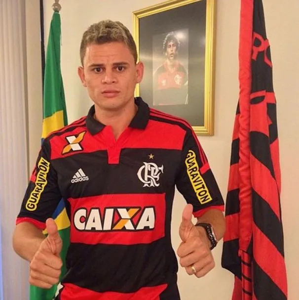 Do bônus trocado por uma moto ao Flamengo: Jonas diz como virou o "Schweinsteiger do Sertão"