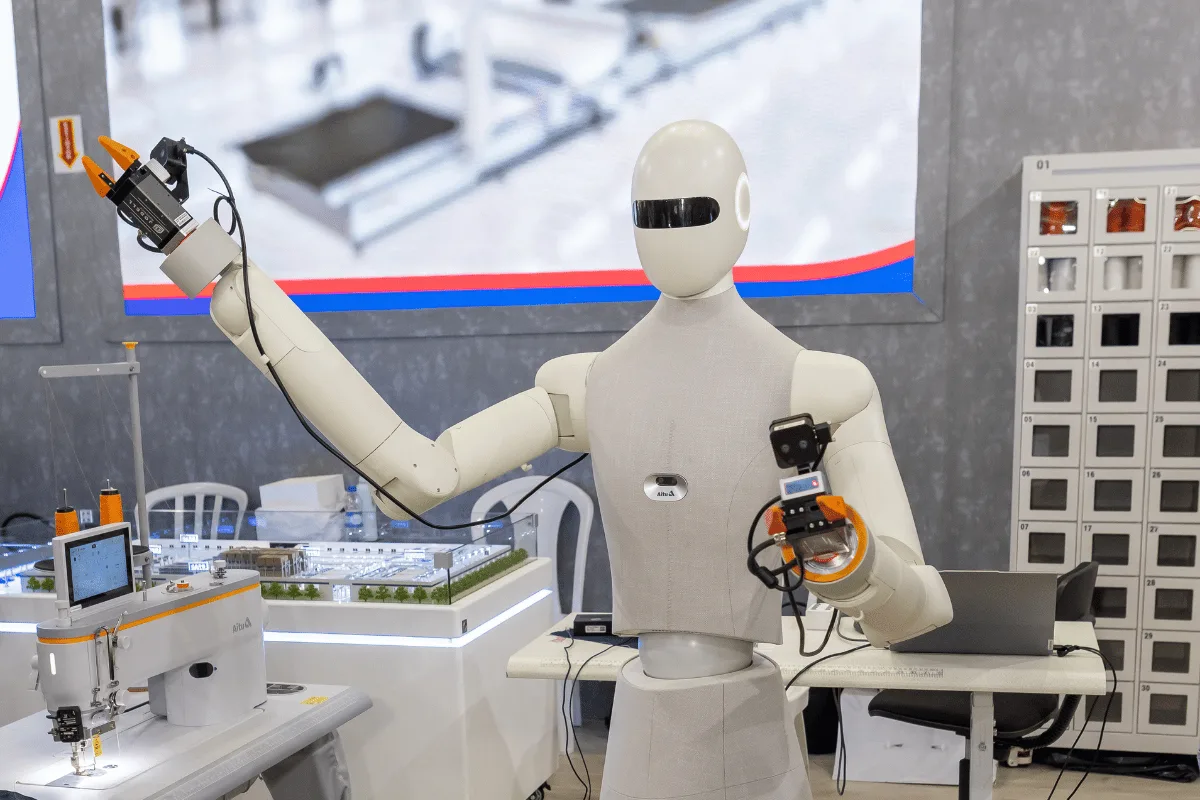 Robô costureiro usa IA para manipular tecidos de forma autônoma