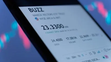 "Les Français pourront continuer à investir": le gouvernement annonce finalement qu'il n'exclura pas les ETF synthétiques du PEA