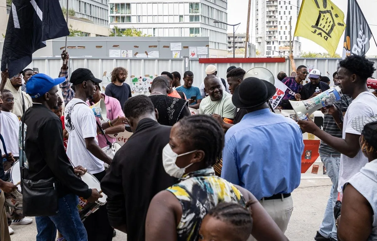 Paris : La police évacue un campement de sans-abri installés dans l’enceinte du Samu social