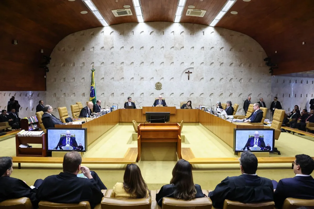Julgamento de Moraes: STF limita até assessores de ministros no plenário