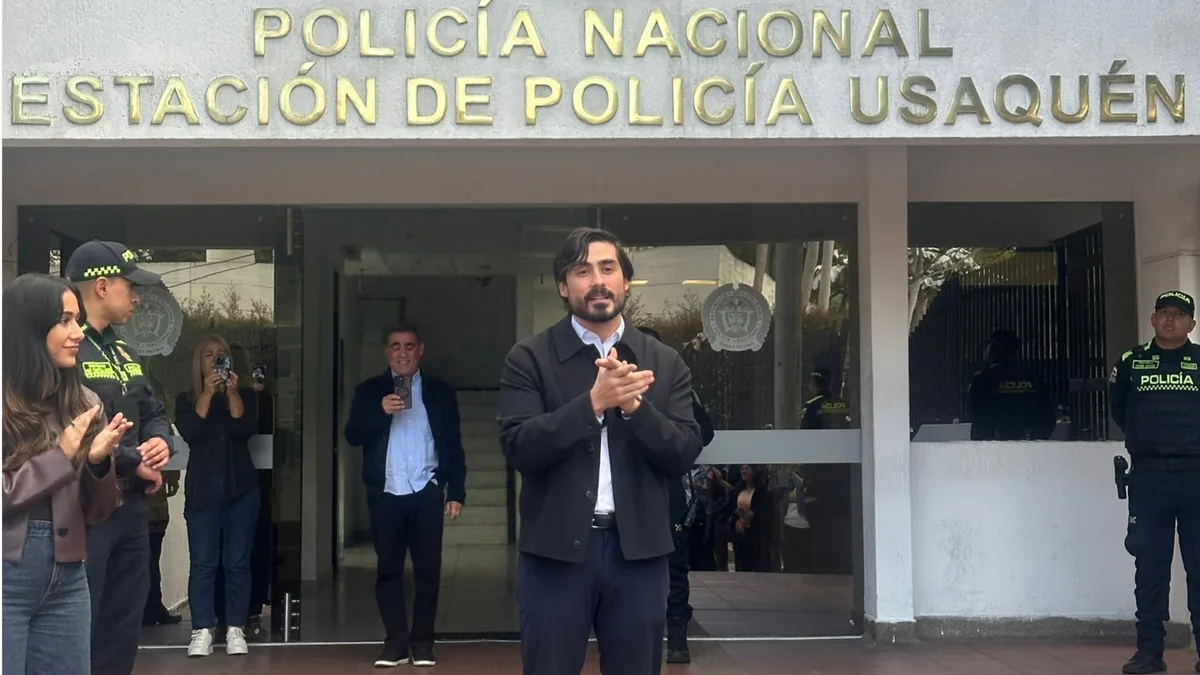 Samuel Adrián, el creador mexicano y director del documental ‘Colombia: fábrica de niños trans’, fue dejado en libertad tras diez días de arresto