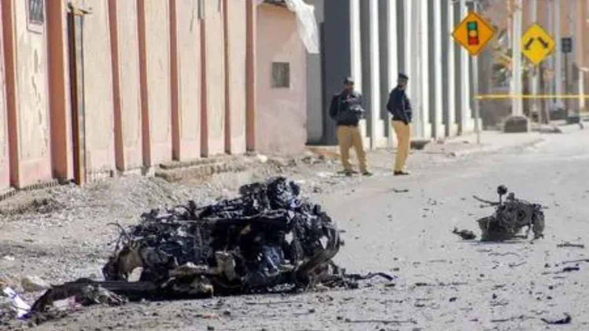Pakistan: Security official killed by gunmen; 5 cops injured in grenade blast