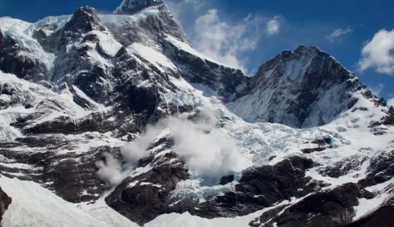 Tragedia en los Andes de Chile: una avalancha causó al menos tres fallecidos y cuatro heridos