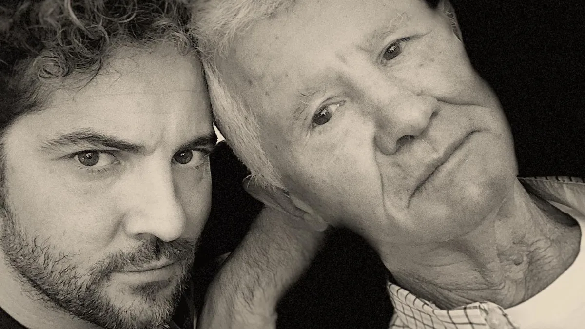 David Bisbal habla del impacto del alzhéimer en su familia y recuerda escenas difíciles: "He visto cómo mi padre atacaba a Juanes y a Miguel Poveda"