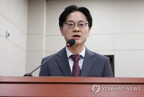 [속보] 산업부 보고…"대미 투자, 年200억달러 한도 넘으면 투자않기로"