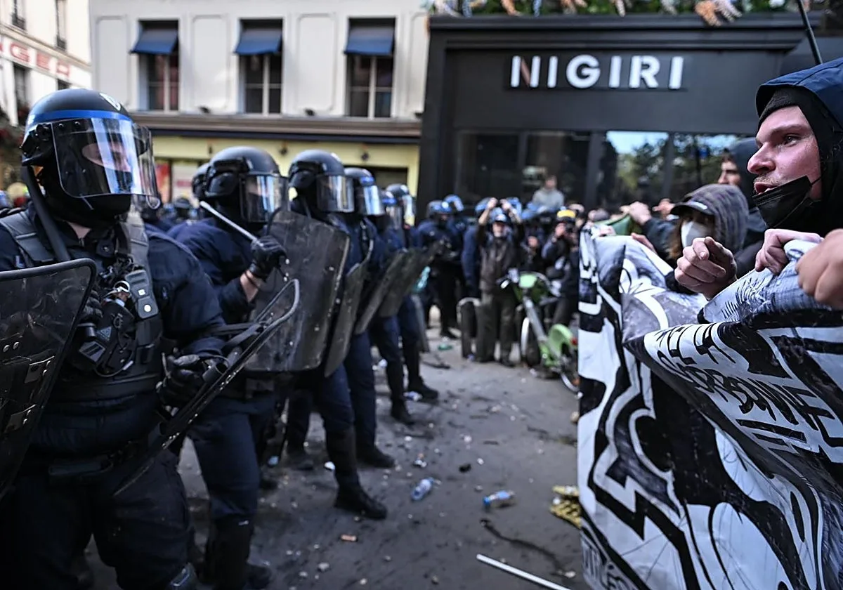 Los profesores franceses, entre la espada de las protestas y la pared del Gobierno
