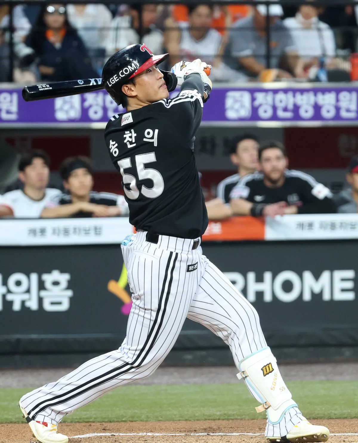 LG, 3점포 두 방으로 3위 탈환...KIA는 키움에 충격의 9회말 역전 만루포 허용