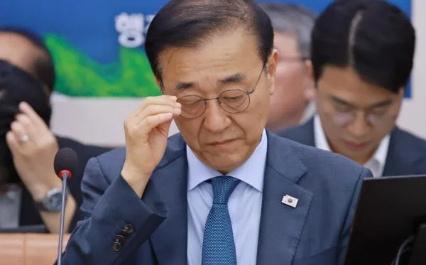 1년 만에 물러나는 김윤덕 장관…'김현미의 길'은 피했다