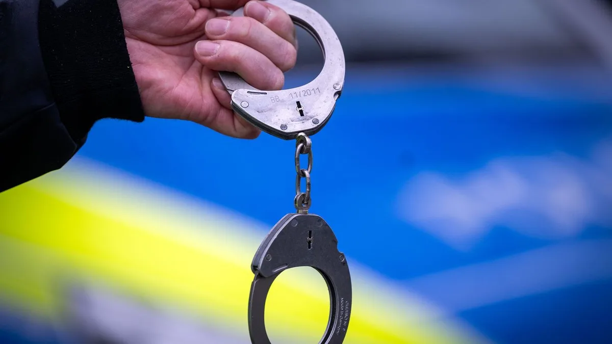 Verfolgungsfahrt bis Hessen: Flucht nach Einbruch: Polizei nimmt Verdächtigen fest