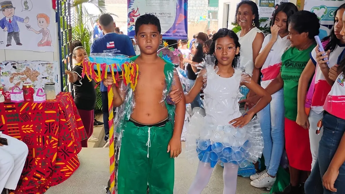 Estudantes de Simões Filho promovem desfile com roupas sustentáveis
