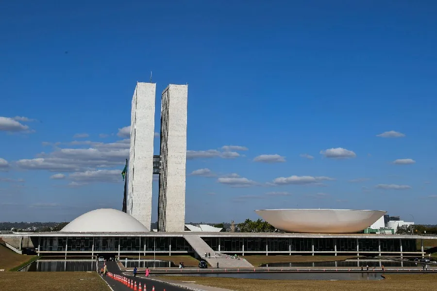 Congresso perde o pudor e emplaca combo de jabutis no PLP dos combustíveis