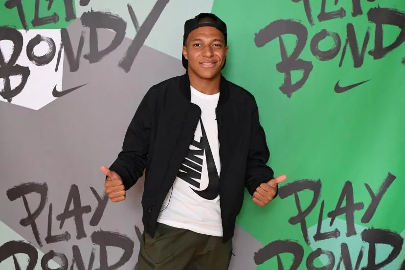 « Vingt ans ensemble » : Kylian Mbappé remercie Nike dans un long message après sa signature chez l'équipementier On
